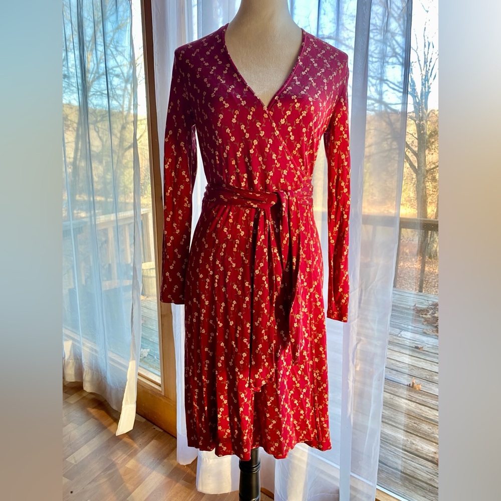 SOLD! Timeless Diane Von Furstenberg Silk Wrap Dress, Sz 6